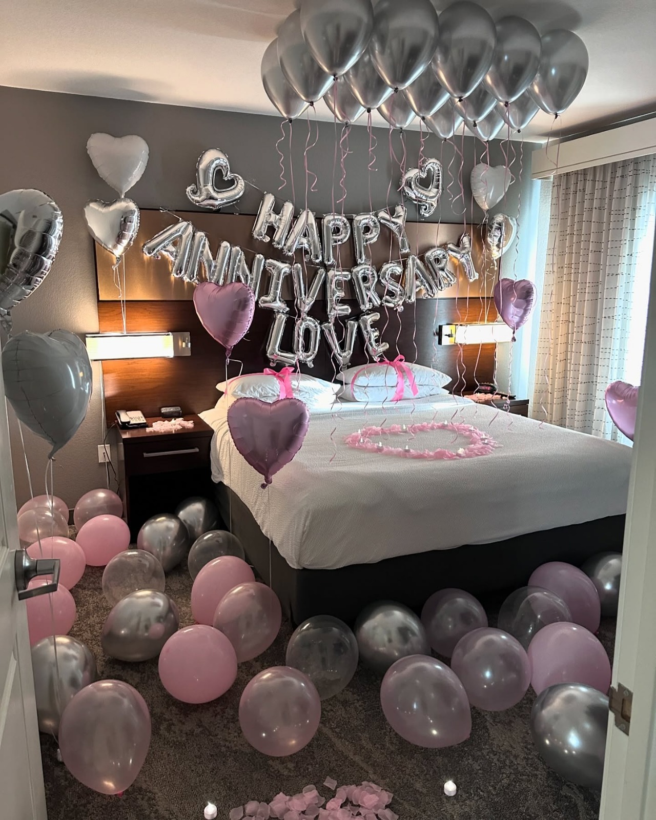 Anniversary balloon decoration in Lahore