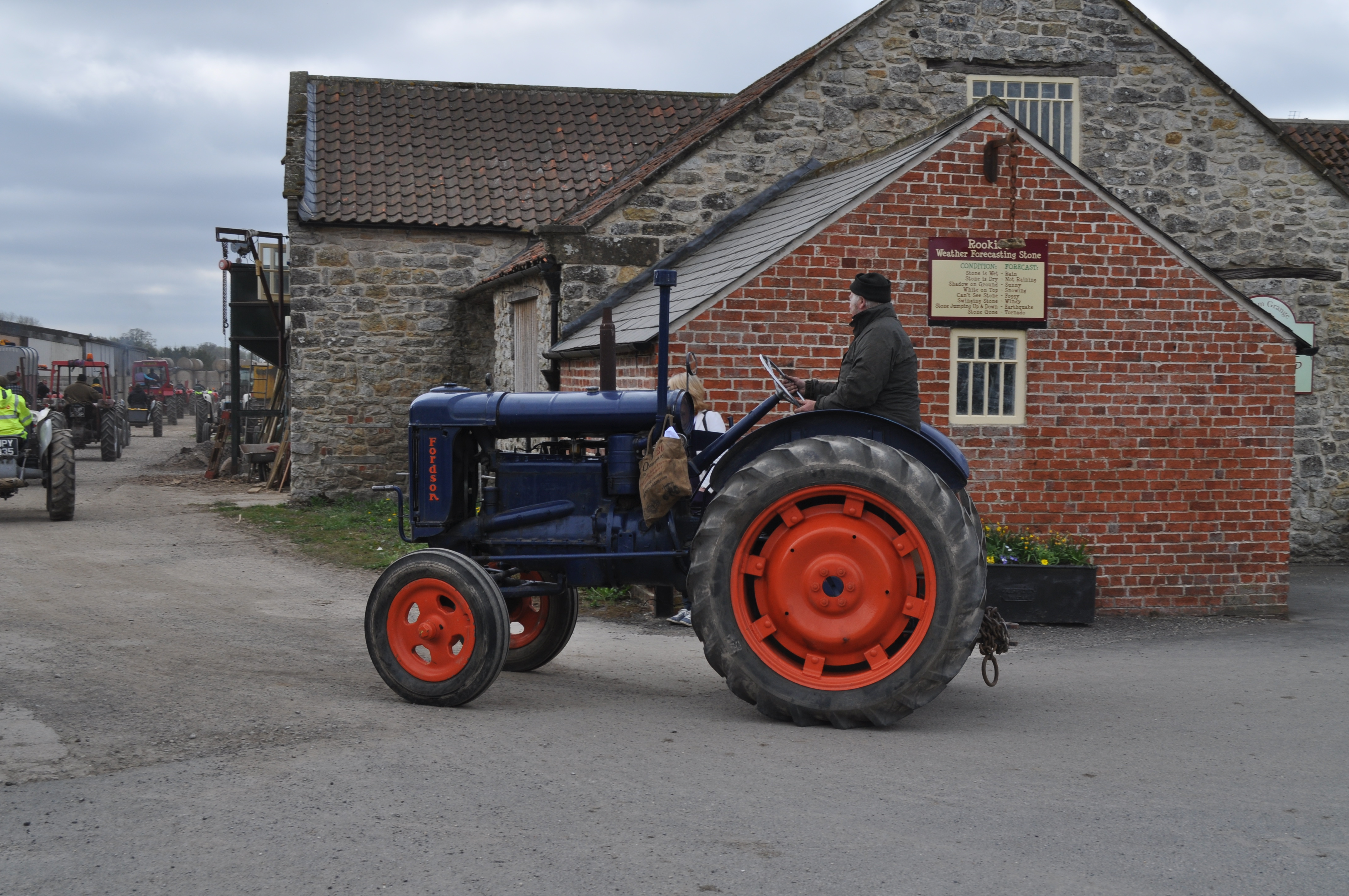 https://res.cloudinary.com/dgsslqupd/image/upload/v1650053090/bct/2013/Beadlam_Tractor_Run_012_cydevx.jpg