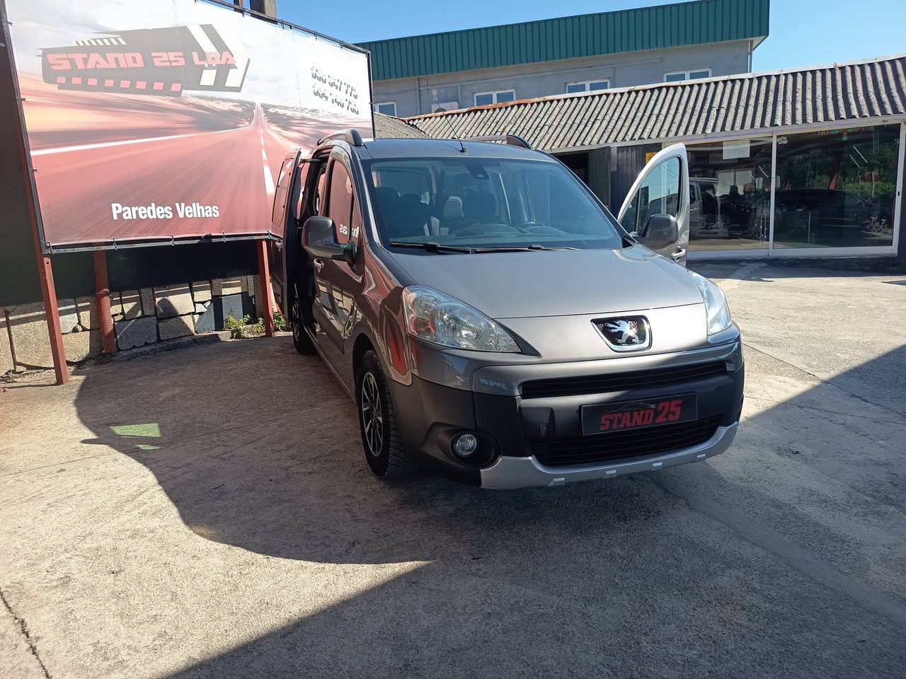 Peugeot Partner 1.6 HDI Zenith 2012 usado — fotografia 1 de 5