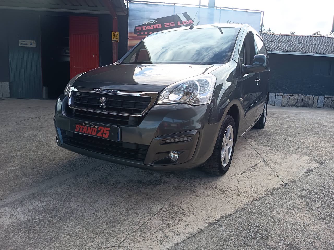 Peugeot Partner 1.6 Blue-HDi Active 2017 usado — fotografia 1 de 5