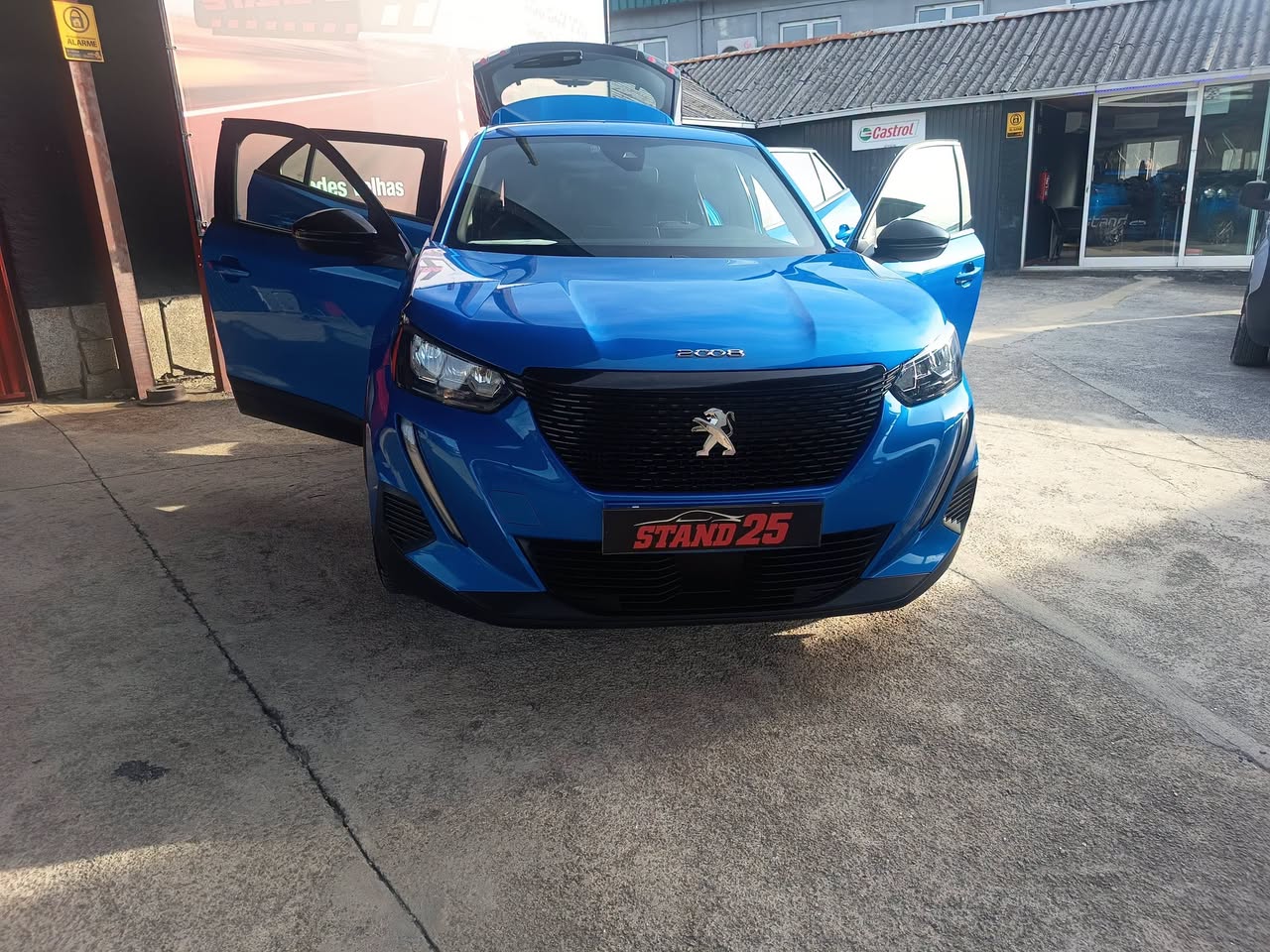 Peugeot 2008 1.2 Puretech Atice 2023 usado — fotografia 1 de 5