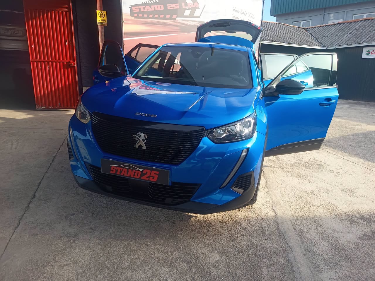 Peugeot 2008 — miniatura 4