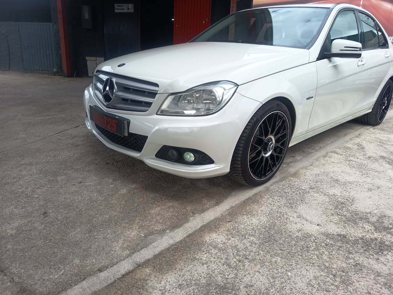 Mercedes-Benz Classe C C 200 Cdi BlueEfficiency Clássico 2012 usado — fotografia 1 de 5