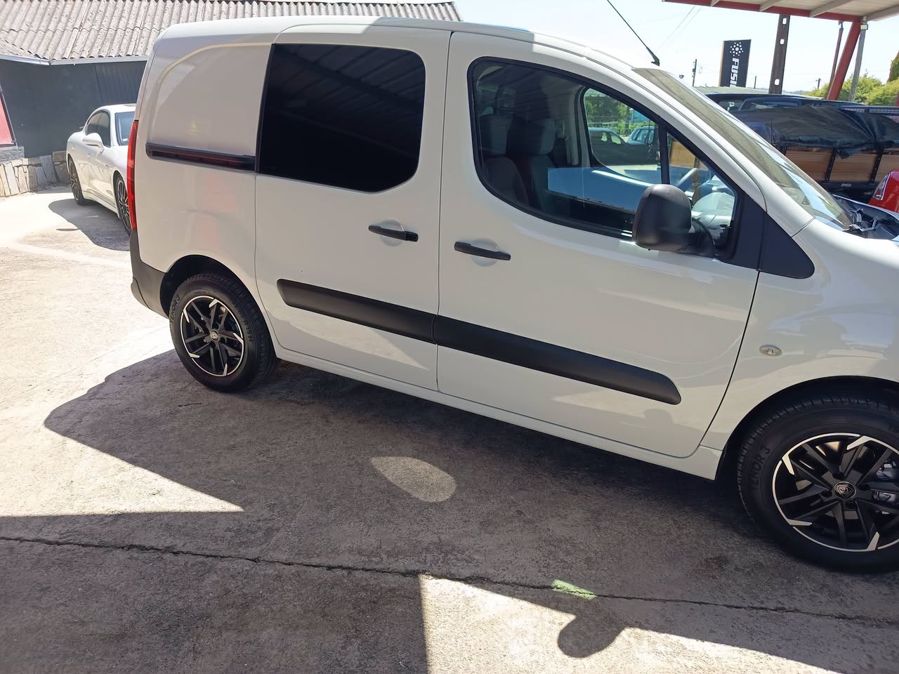 Peugeot Partner — miniatura 2