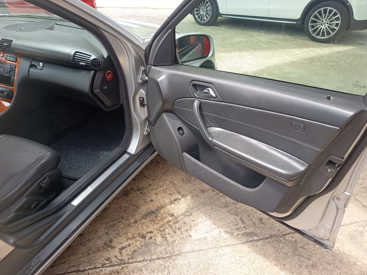 Mercedes Benz C200 — miniatura 3