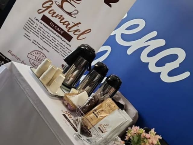 Estación de café Gamatel montada para un evento empresarial