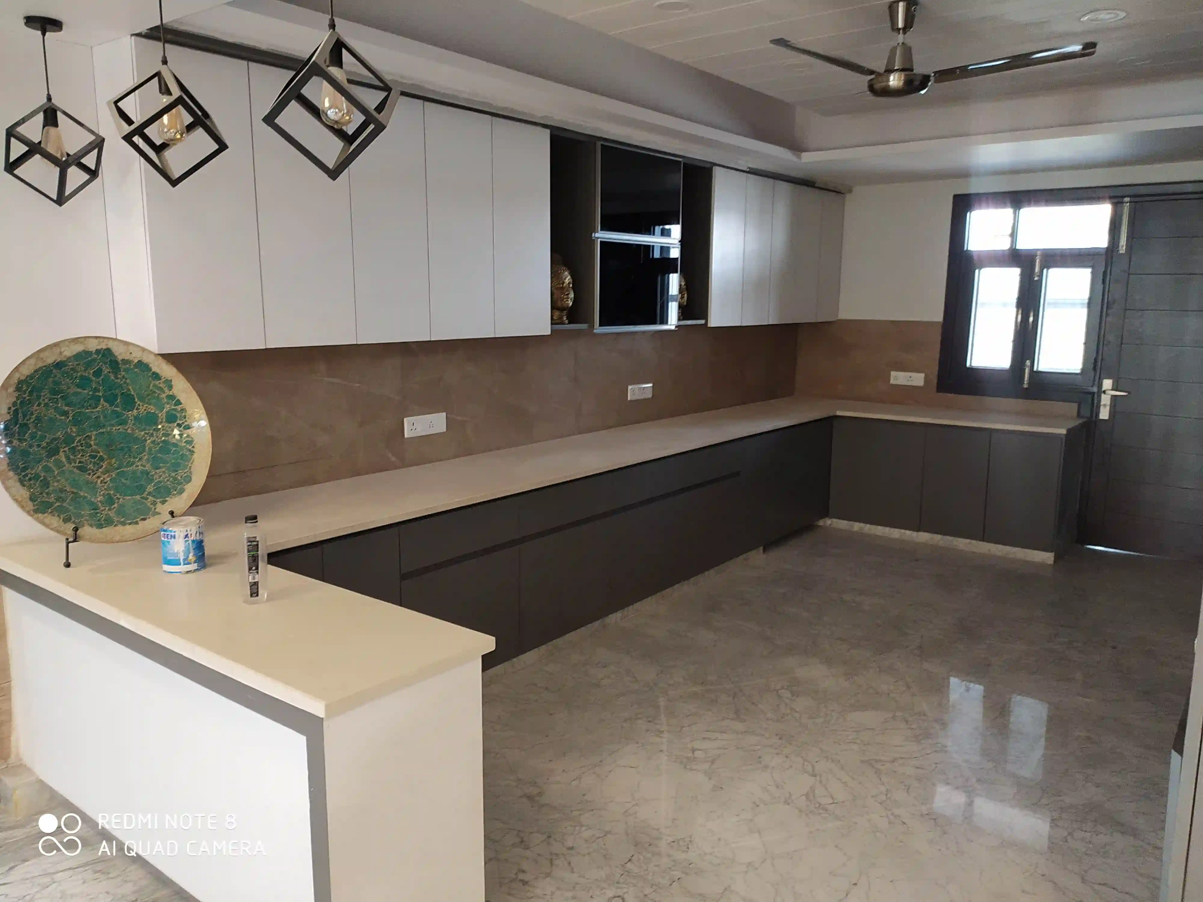 FURNITURE & ACCESSORIES