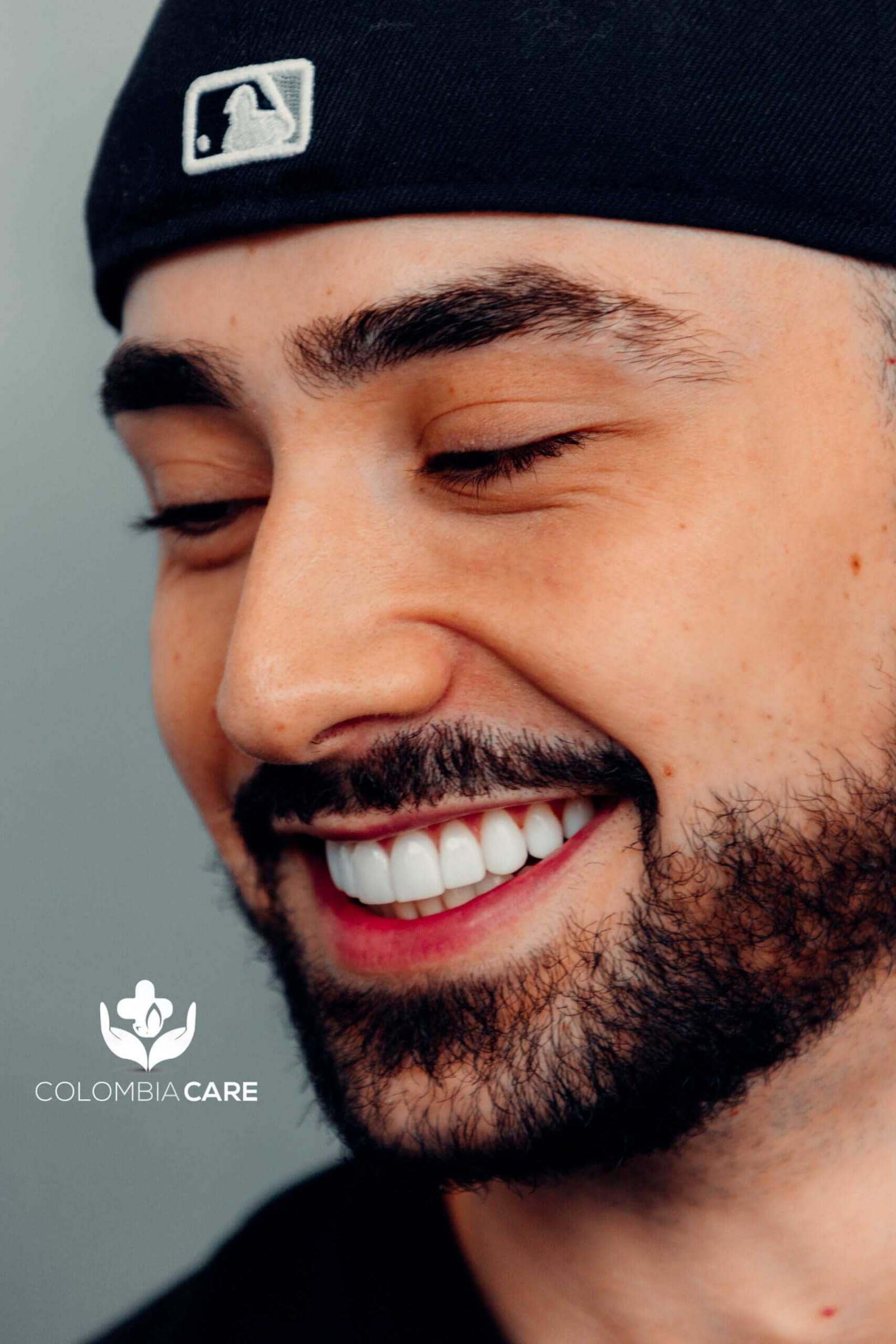 Patient smiling after single-tooth replacement at Colombia Care Dental in Medellín