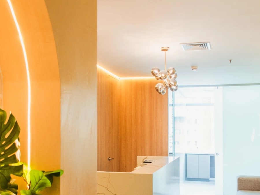 Sala de tratamiento con luz natural