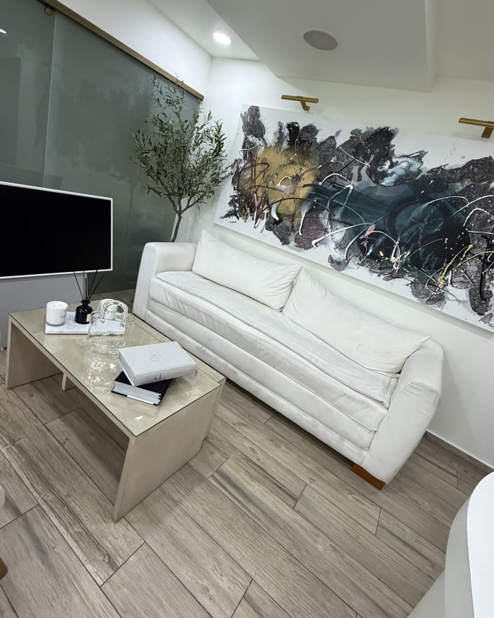 Sala de estar de la sede de Vitacura