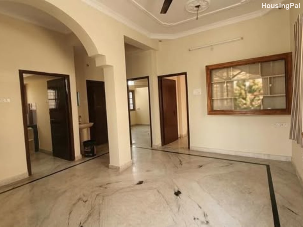 2 BHK Semi-Furnished Flat in Shaikpet