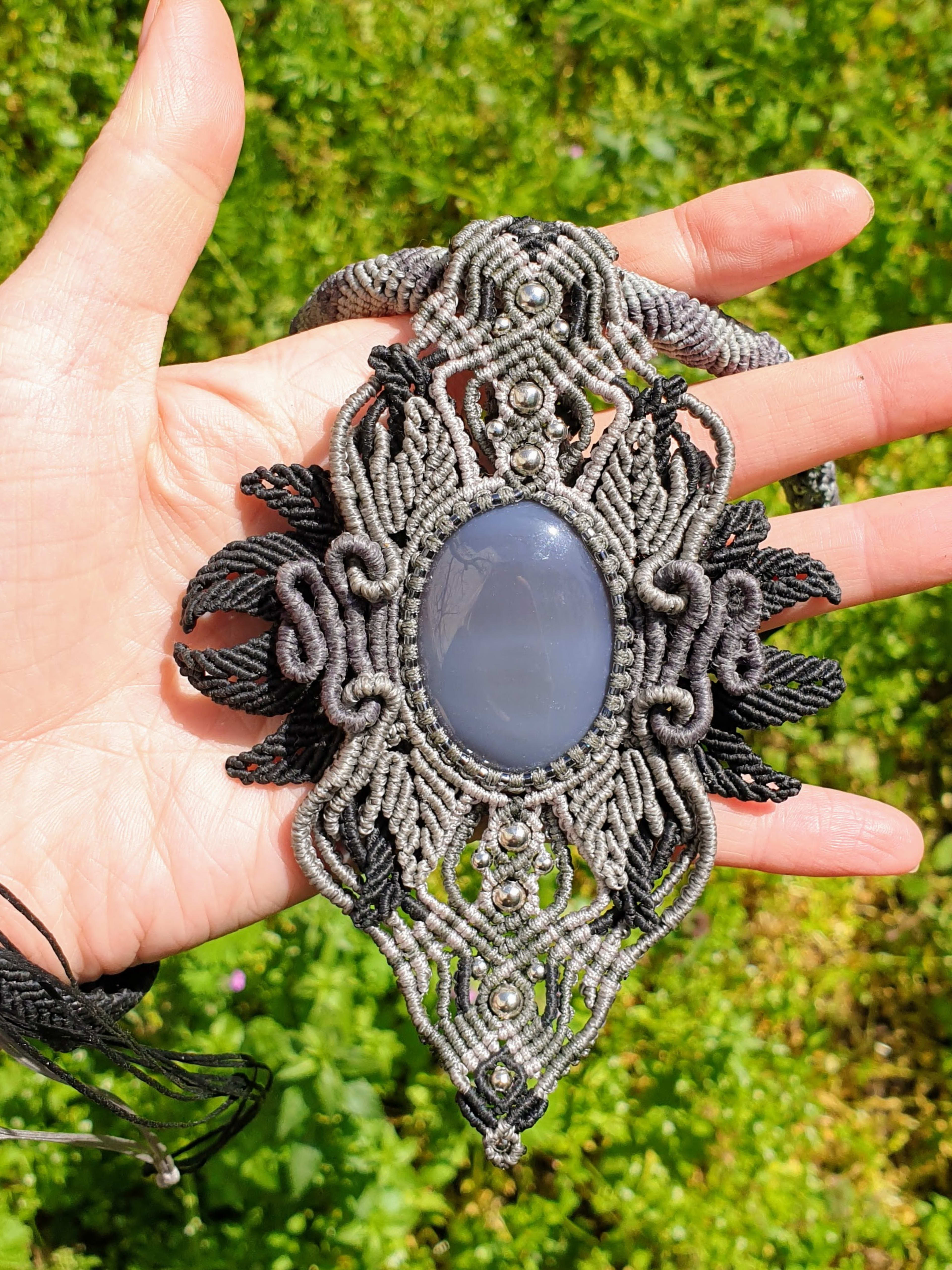 Chalcedony Stone Macrame Jewelry Set. Pendant Necklace & Slave Bracelet. Elegant Grey and Black Colors. Boho Hippie Jewelry. Gothic Style.