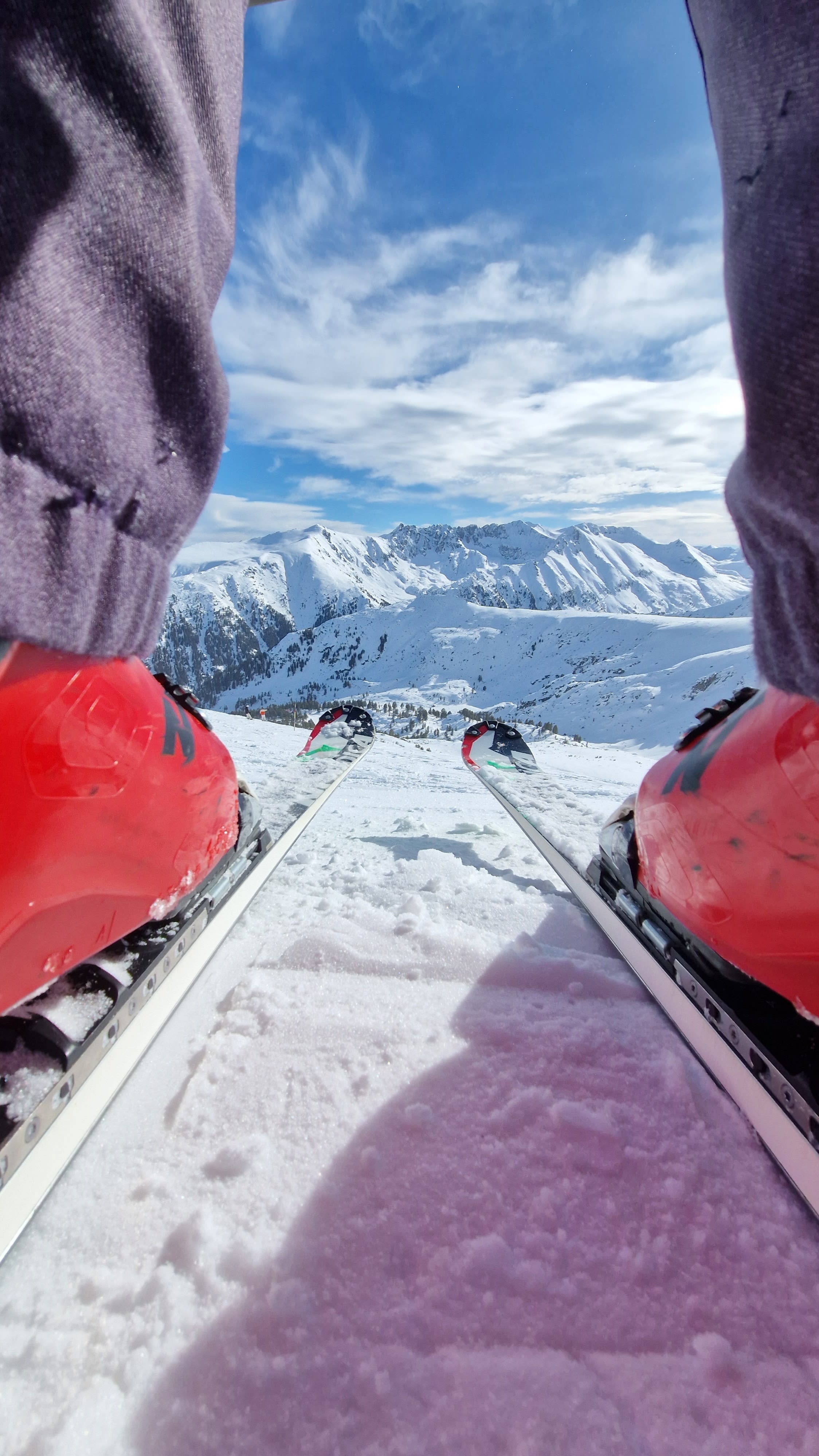 Learn how to ski and enjoy the ride with breathtaking views in Bansko Mountains View in Bansko Ski Zone