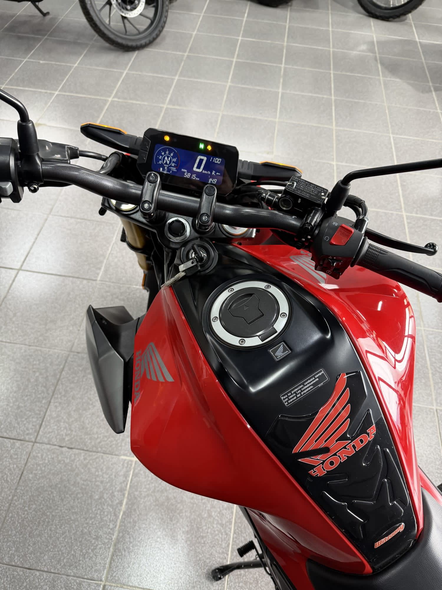 CB 300 - Miniatura 4