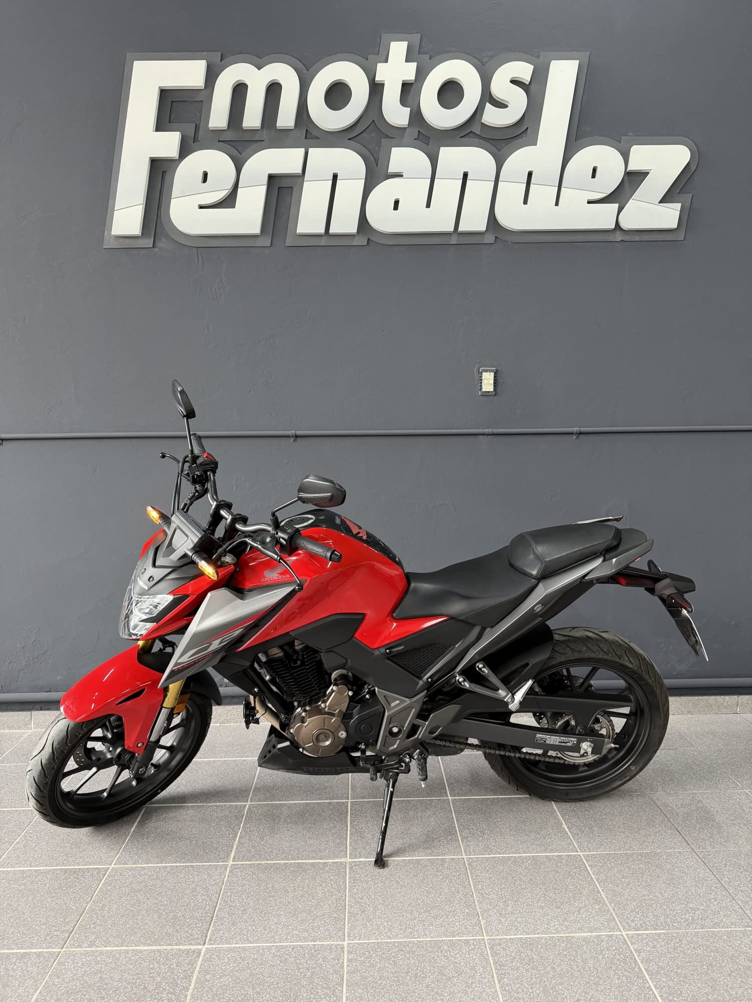 CB 300