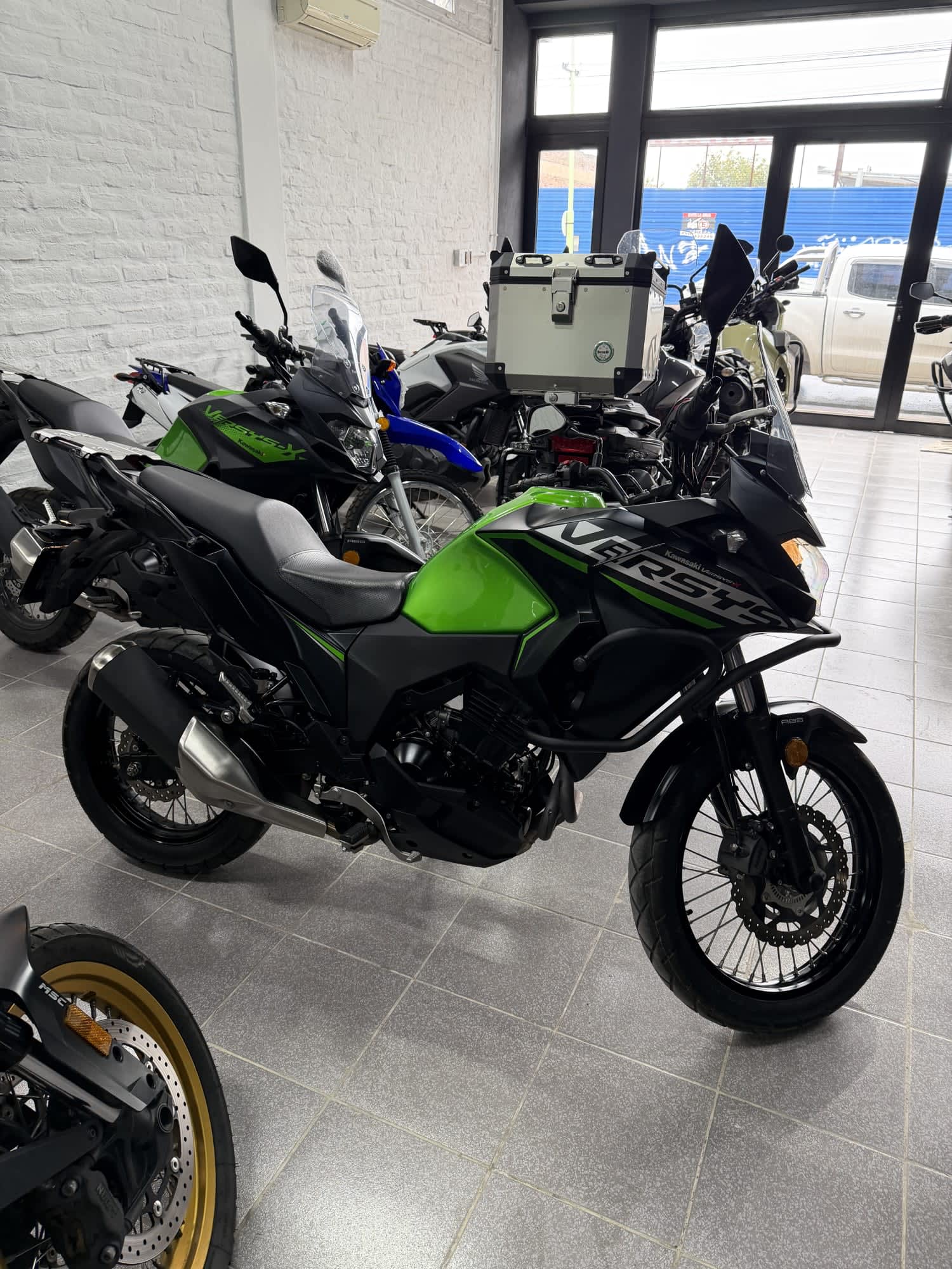 Versys 300