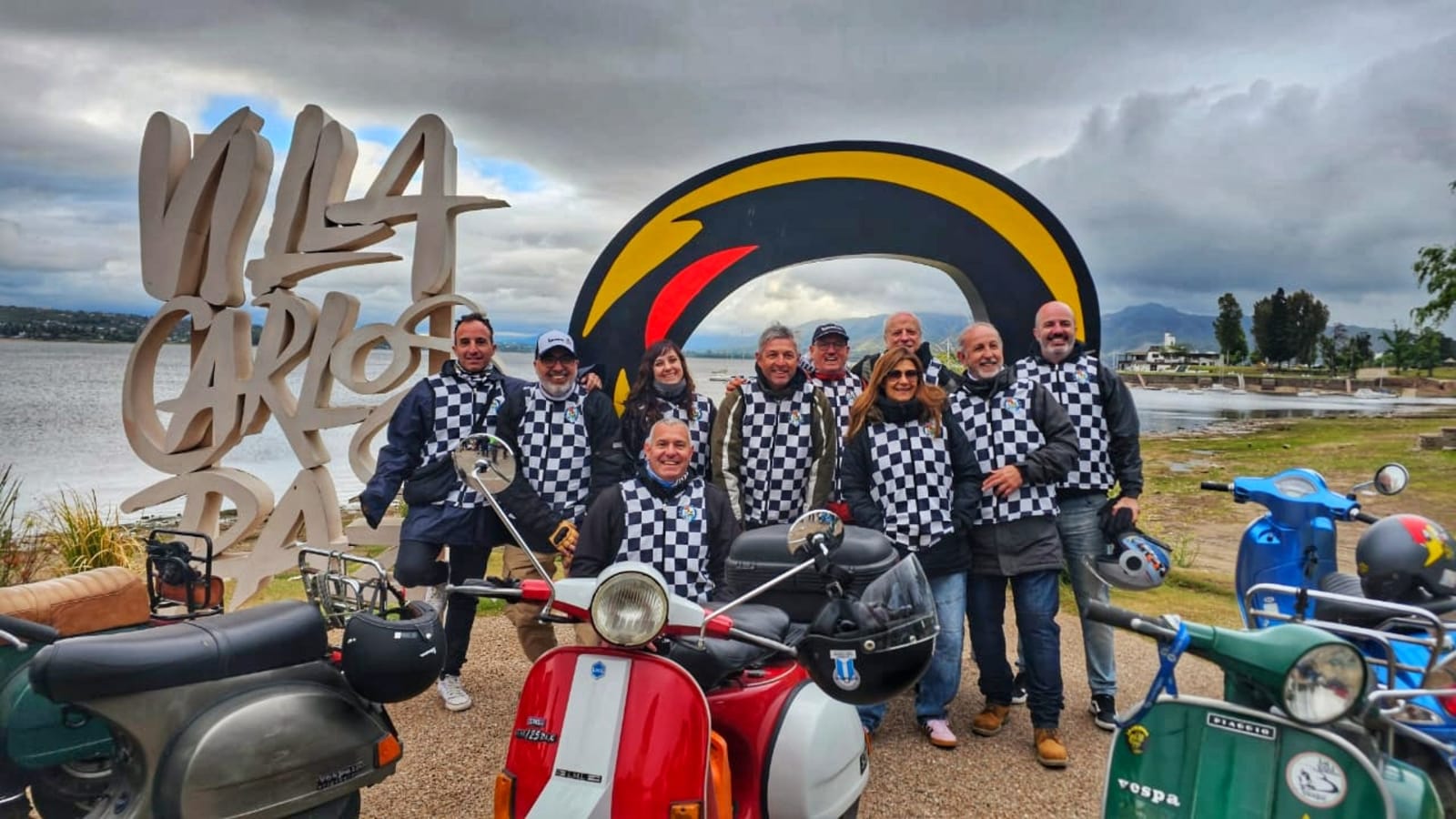 El Vespa Club Bahía Blanca brilló en el Encuentro Nacional e Internacional de Vespa Clubes de Argentina 2025.