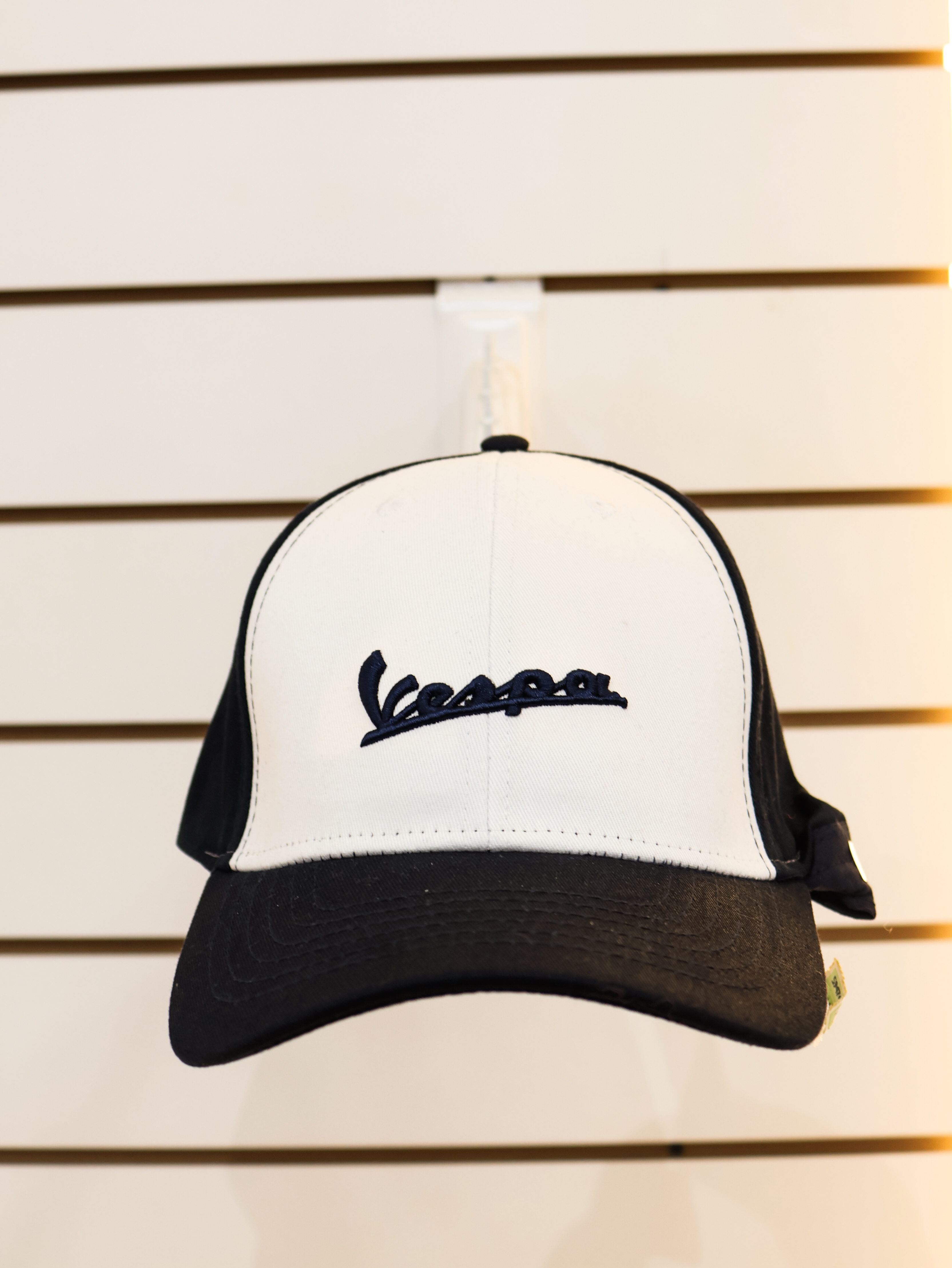 Gorra Vespa Azul y Blanca 2