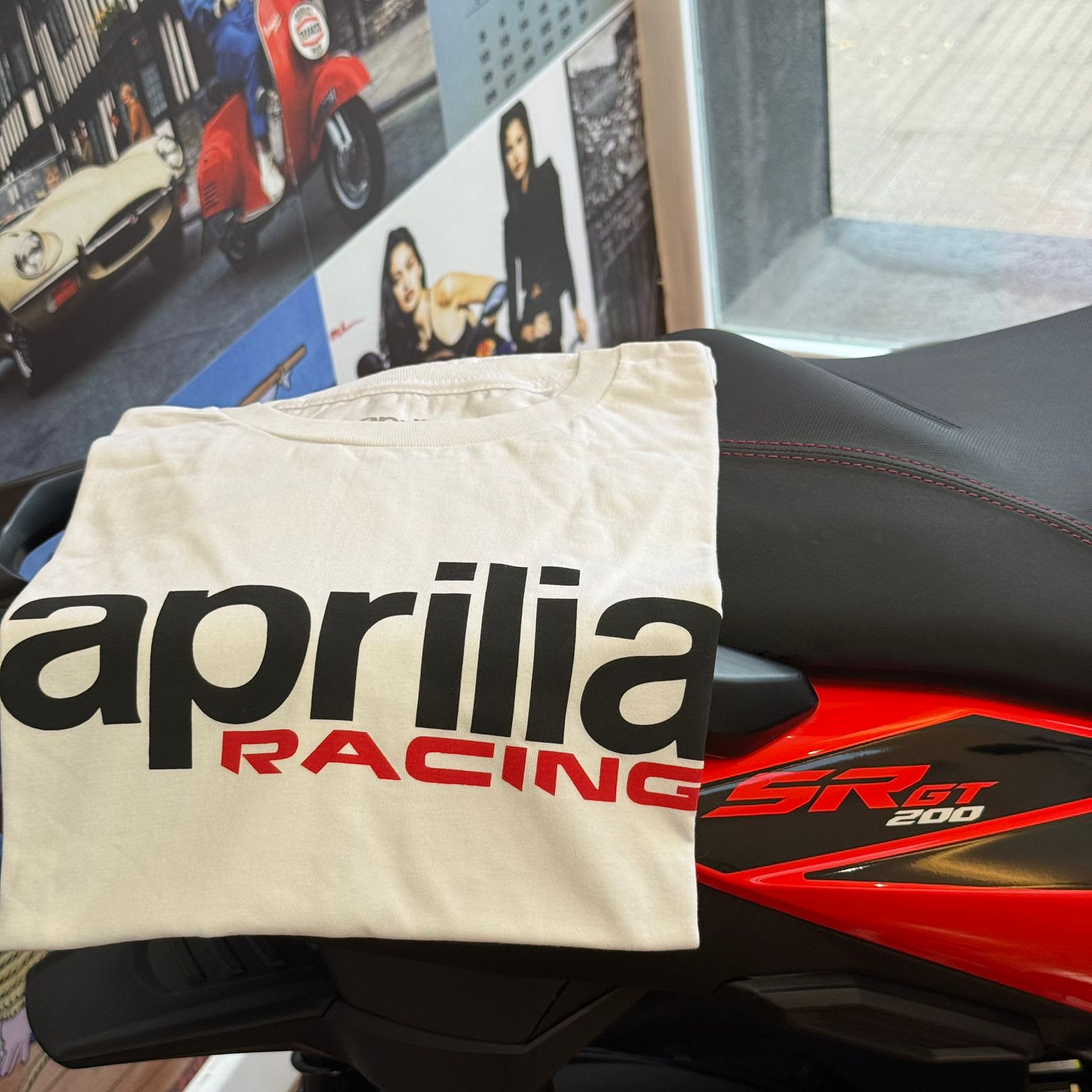 Remera Aprilia Logo Blanca - Thumbnail 2