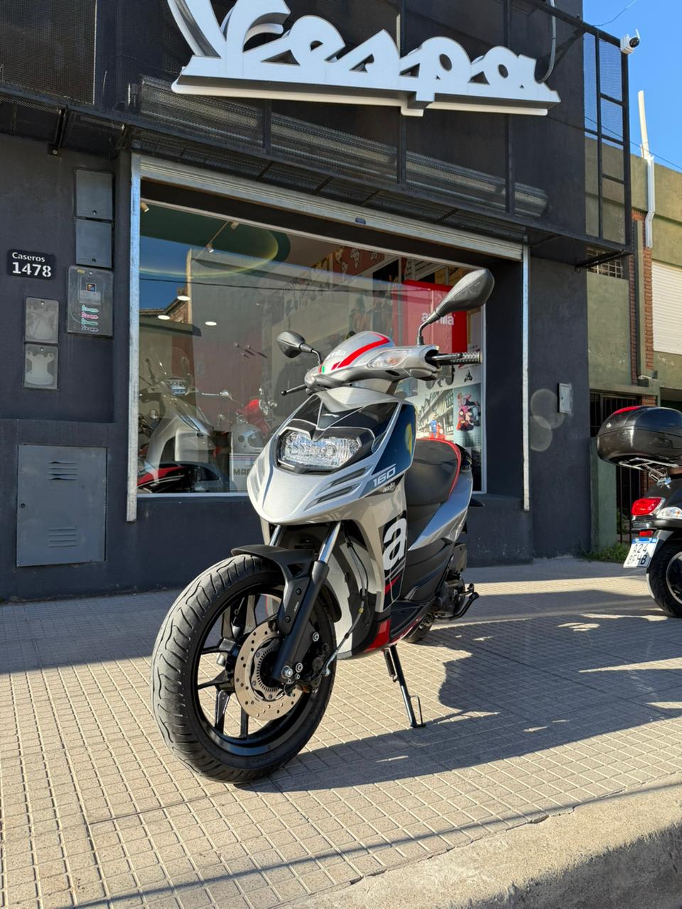 Aprilia SR 160 Gris - Thumbnail 2