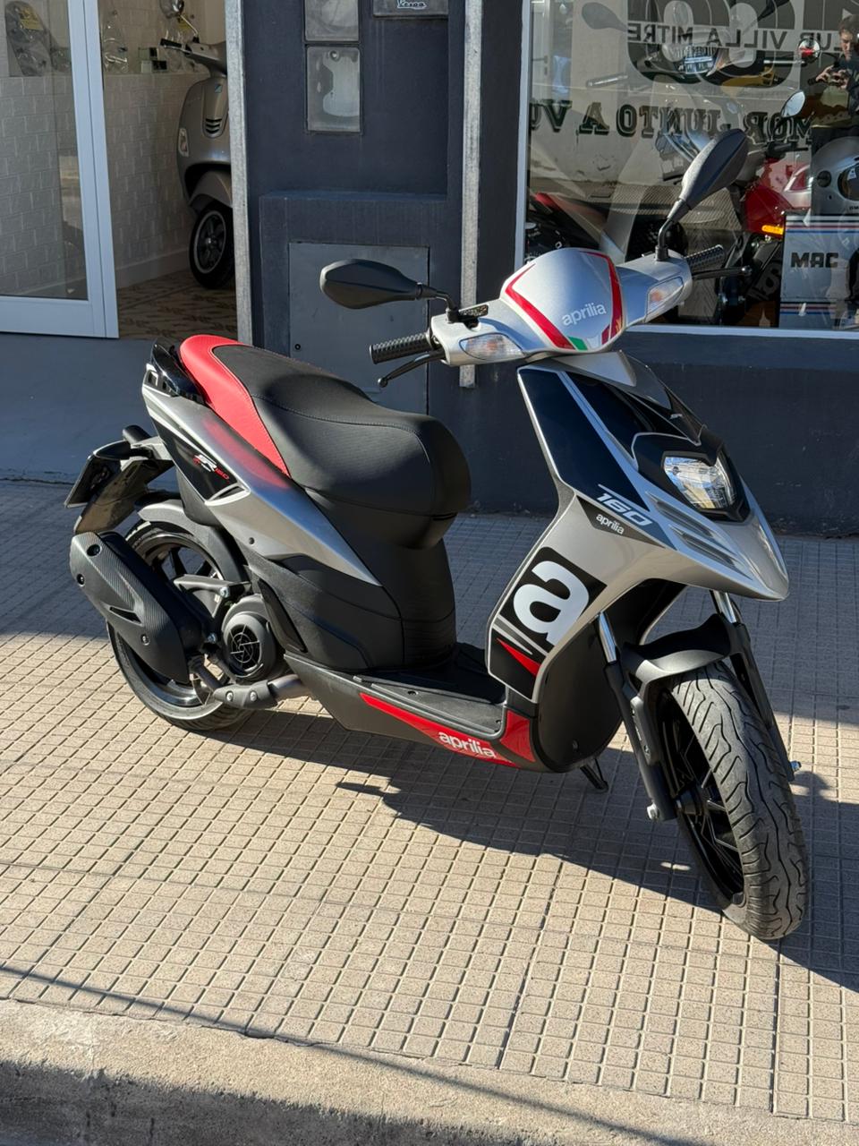 Aprilia SR 160 Gris - Thumbnail 4