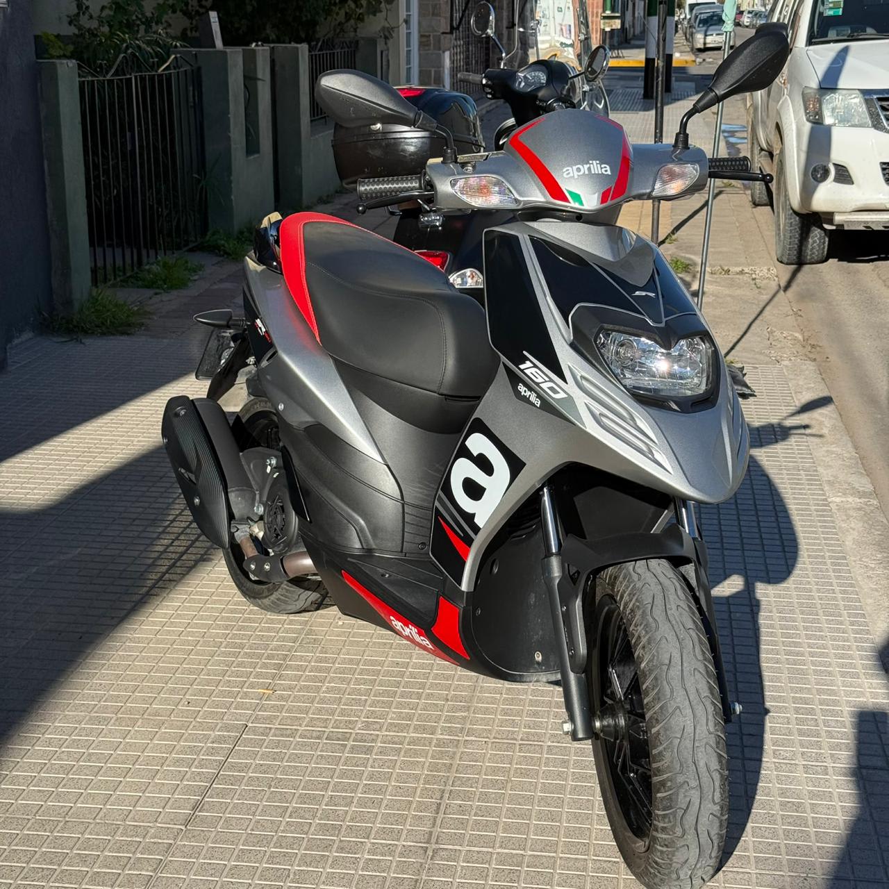 Aprilia SR 160 Gris