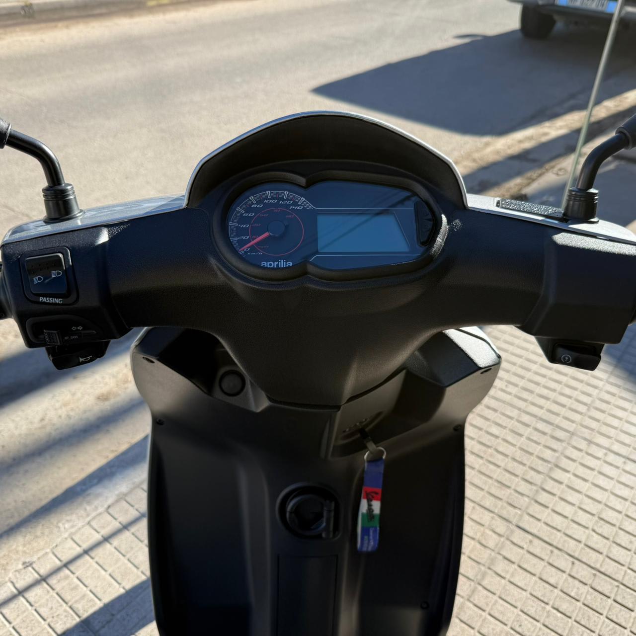 Aprilia SR 160 Gris - Thumbnail 7