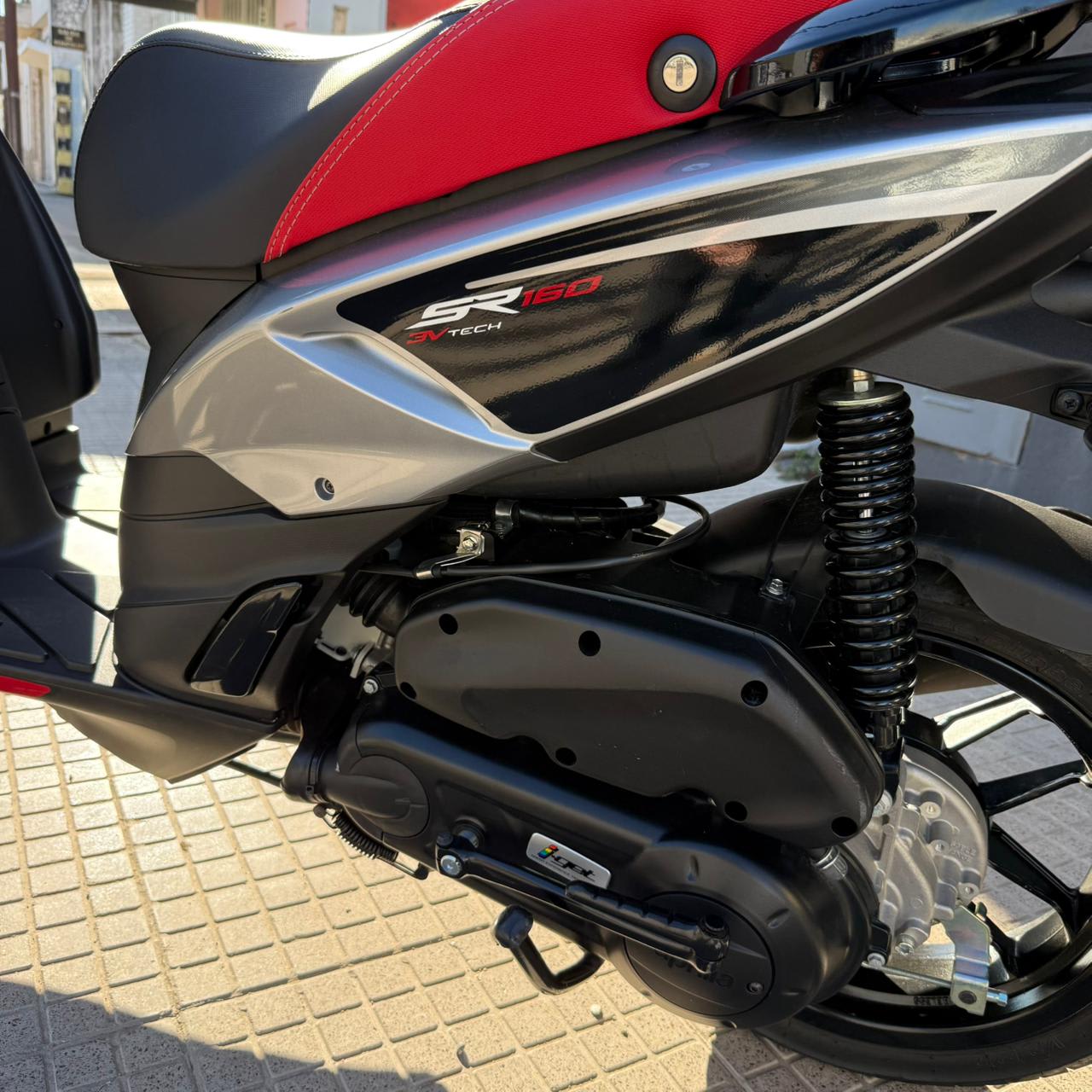 Aprilia SR 160 Gris - Thumbnail 8