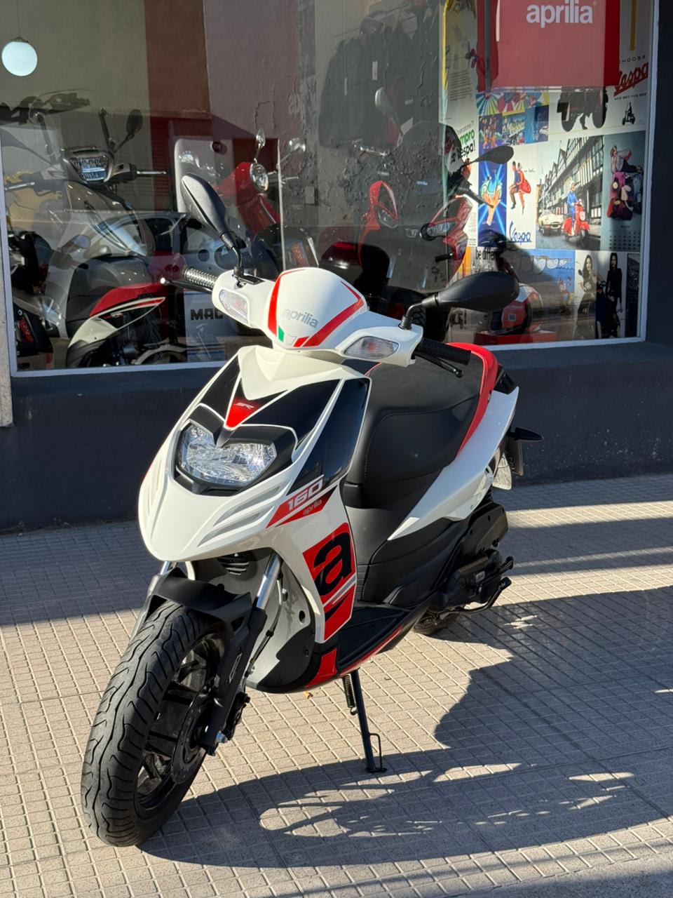 Aprilia SR 160 - Thumbnail 2
