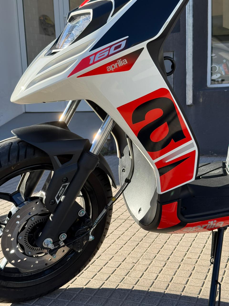 Aprilia SR 160 - Thumbnail 3