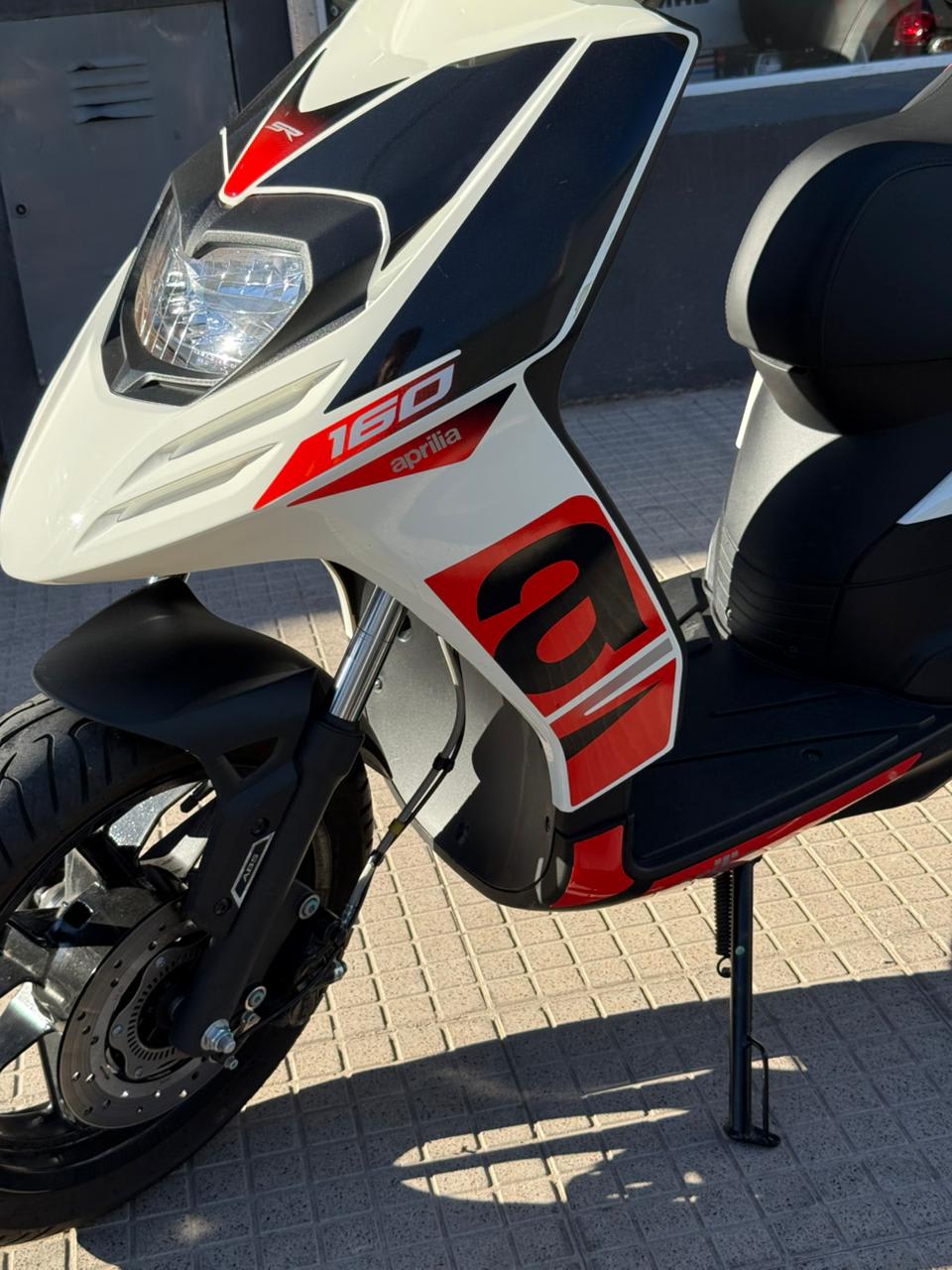 Aprilia SR 160 - Thumbnail 10