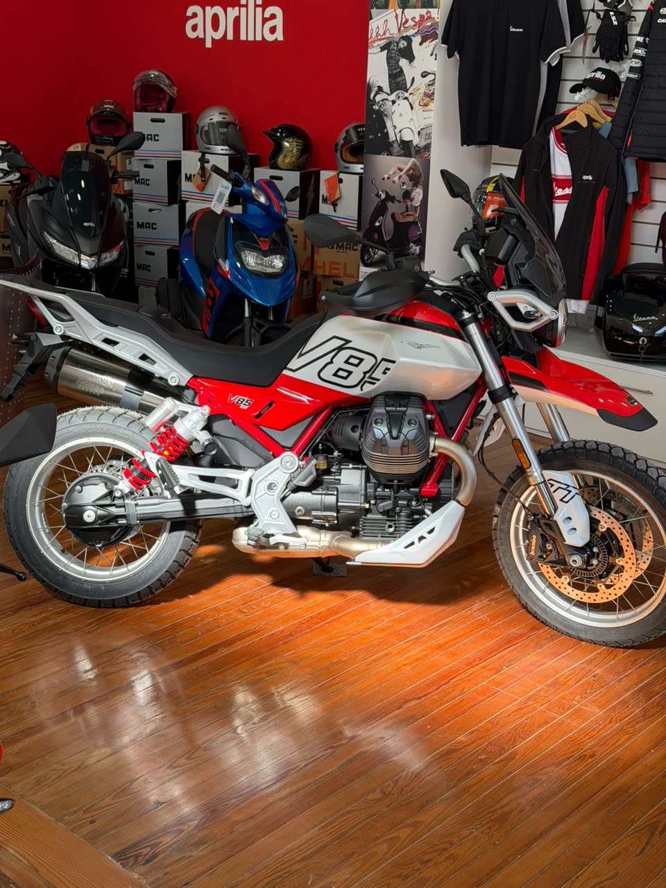 Moto Guzzi V85 TT - Thumbnail 2