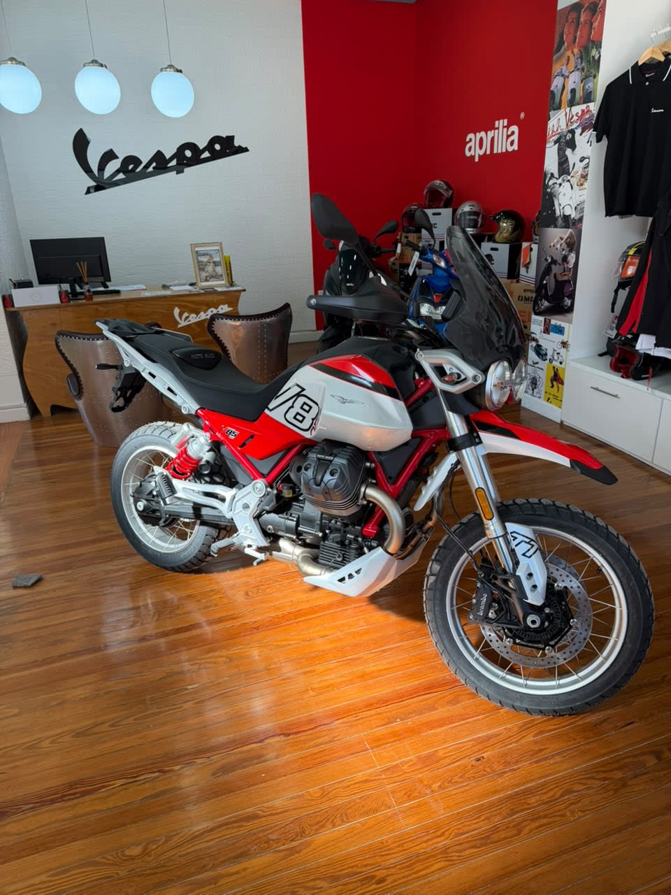 Moto Guzzi V85 TT - Thumbnail 3
