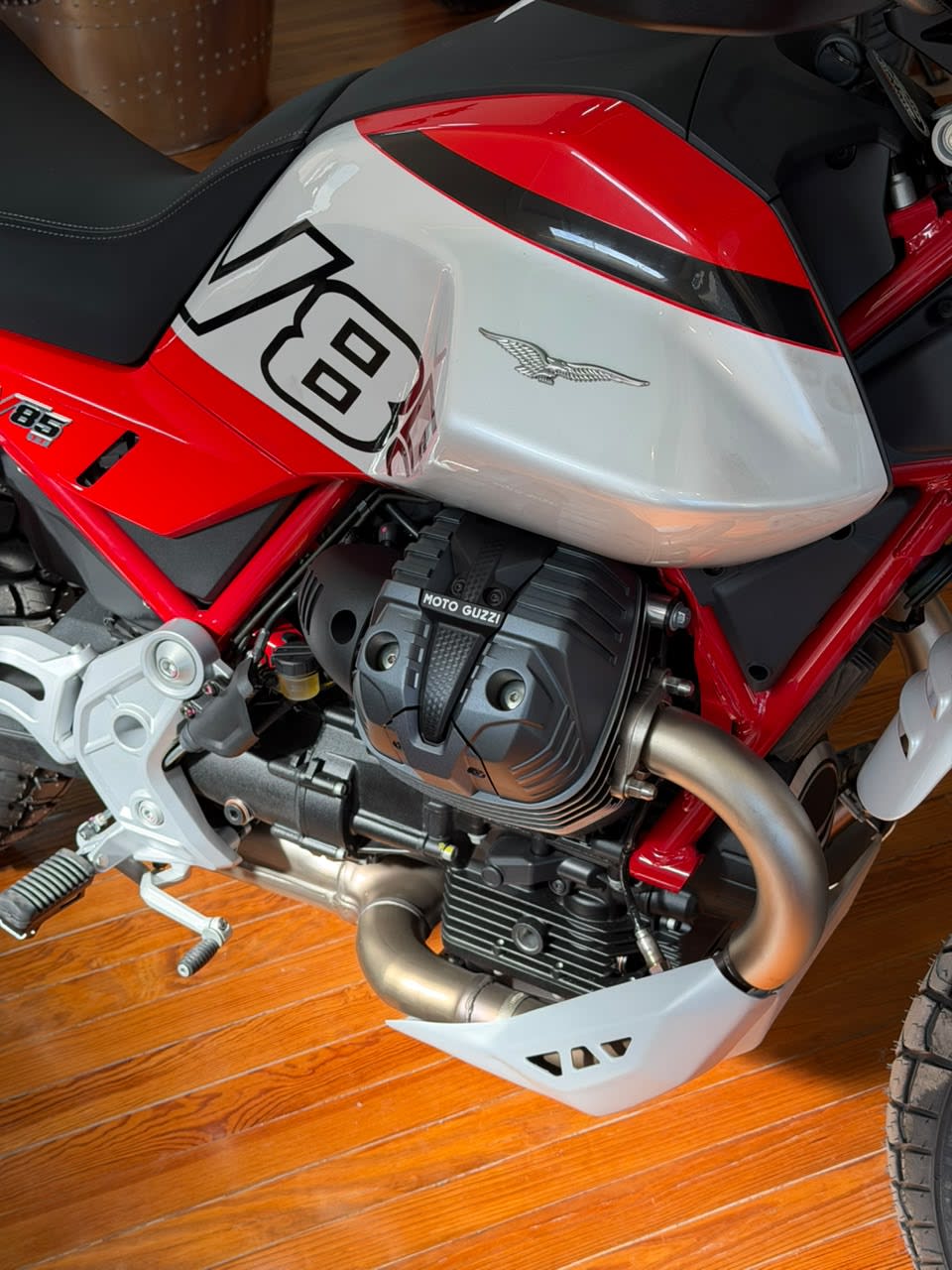 Moto Guzzi V85 TT - Thumbnail 4