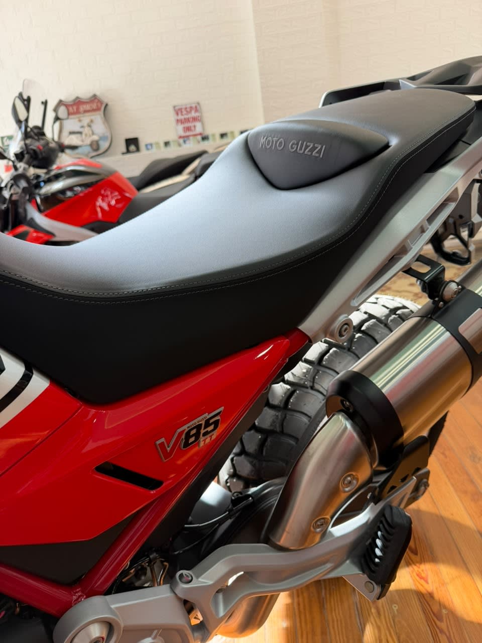 Moto Guzzi V85 TT - Thumbnail 5