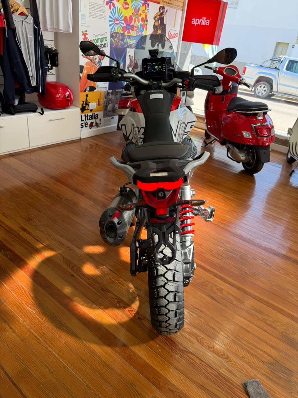 Moto Guzzi V85 TT - Thumbnail 7