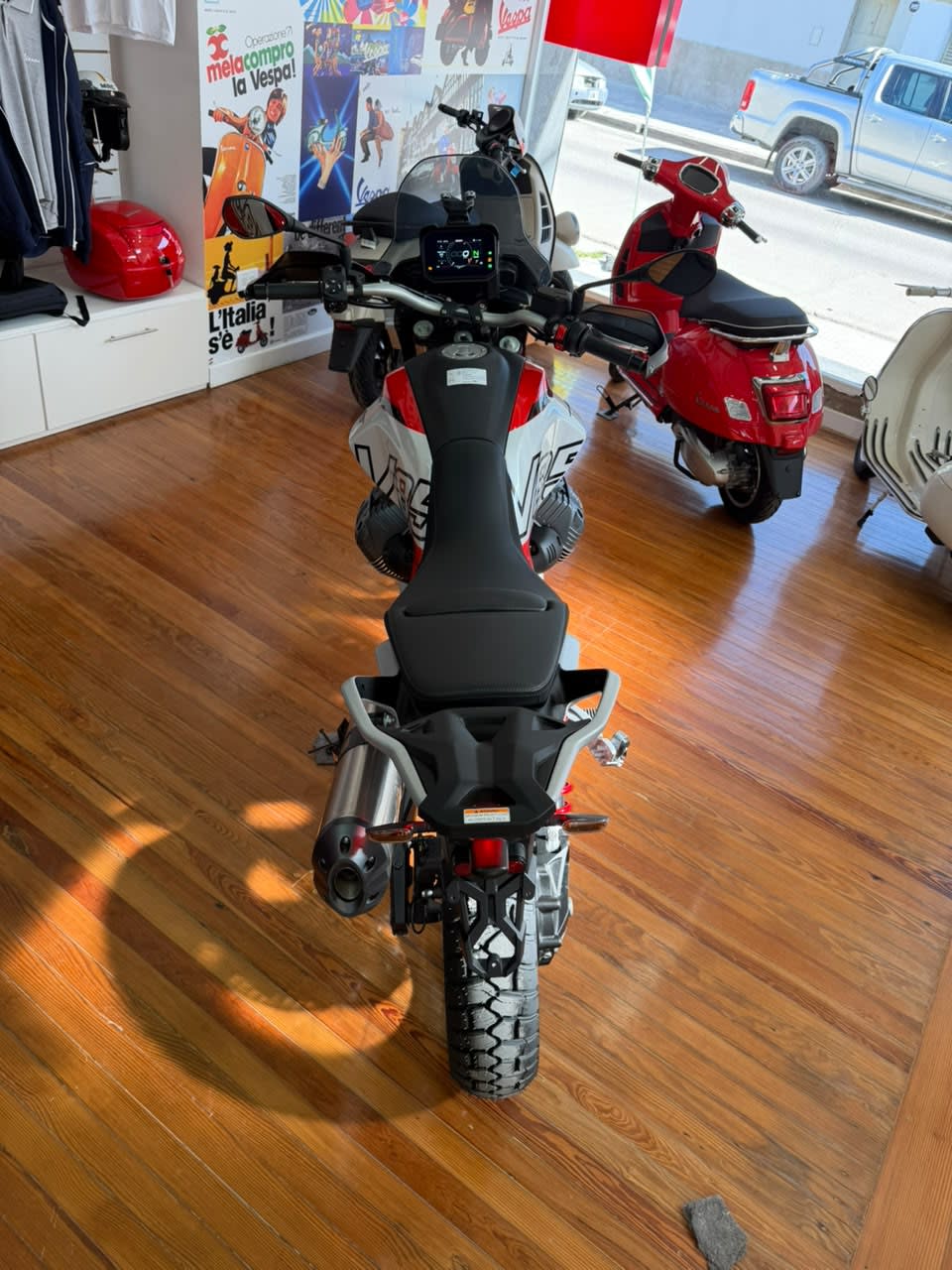 Moto Guzzi V85 TT - Thumbnail 9