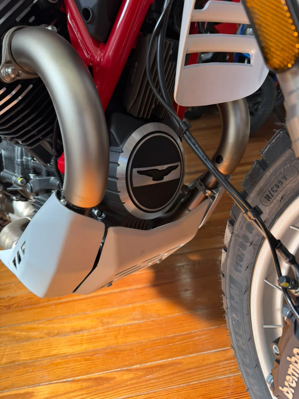 Moto Guzzi V85 TT - Thumbnail 10