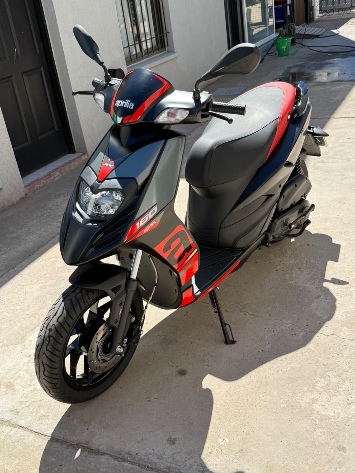 Aprilia SR 160 Black