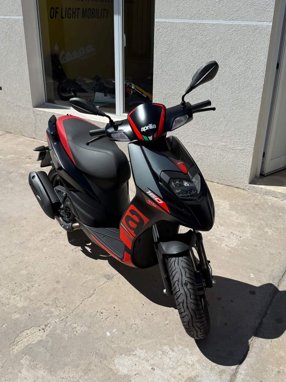 Aprilia SR 160 Black - Thumbnail 5