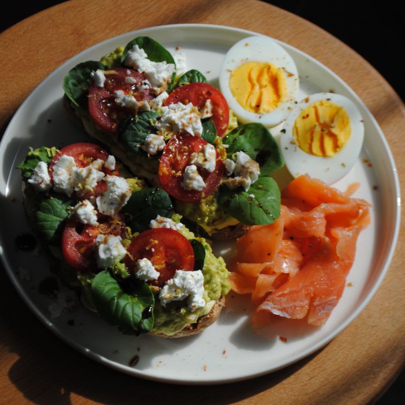 AVOKADO TOST
