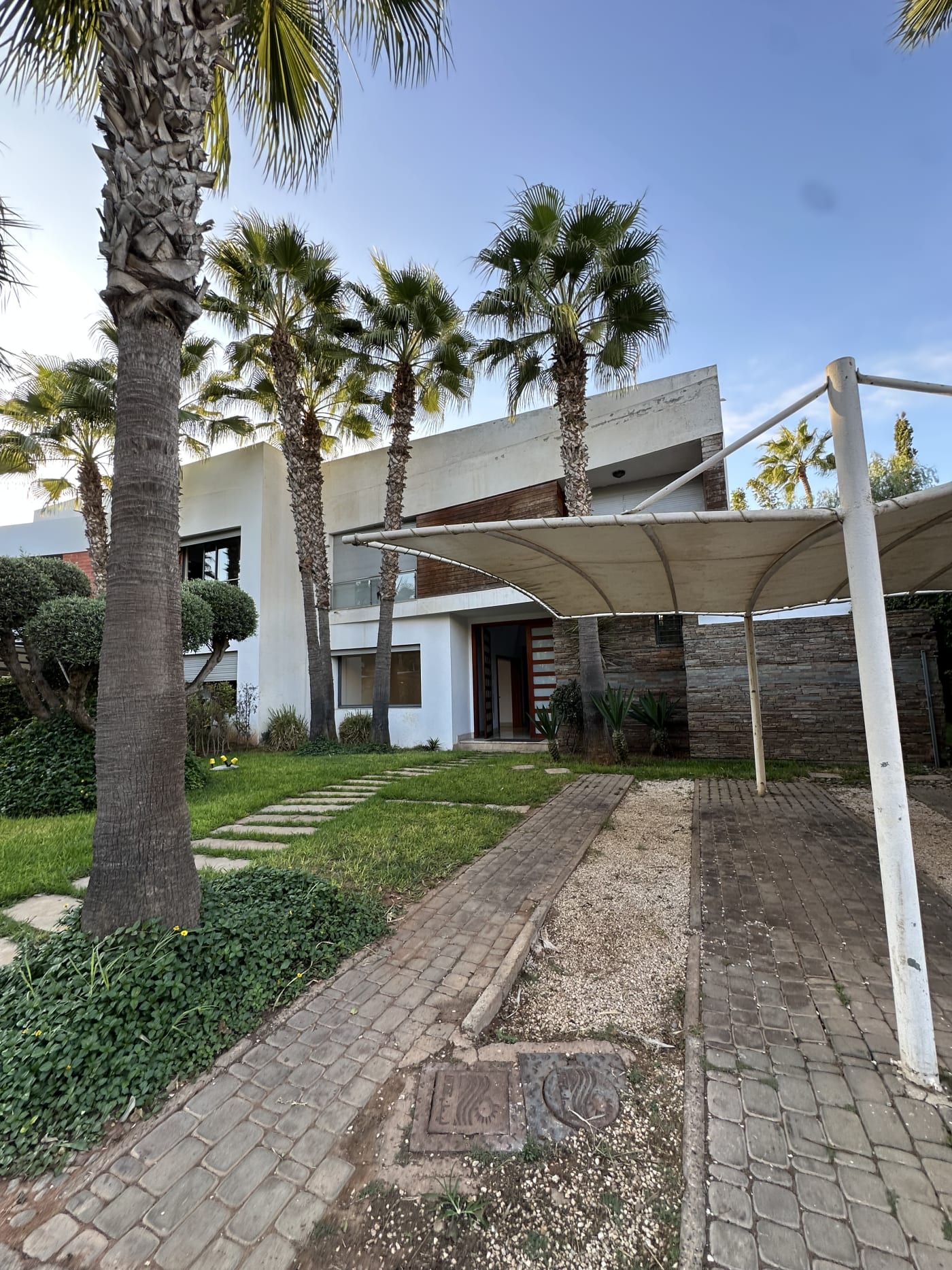 Villa avec piscine à louer à Aïn Diab Extension – 500 m² en résidence privée