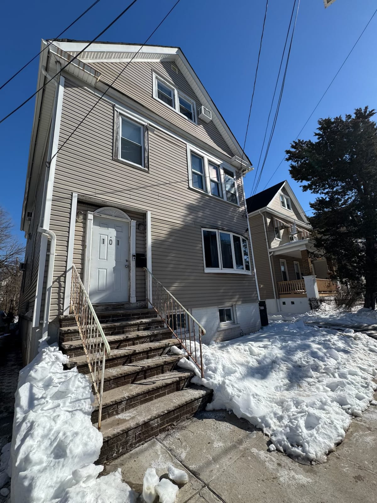 101 Harvey Street: Spacious 5br house - looking for 3 girls/boys, its private rooms - Image 1