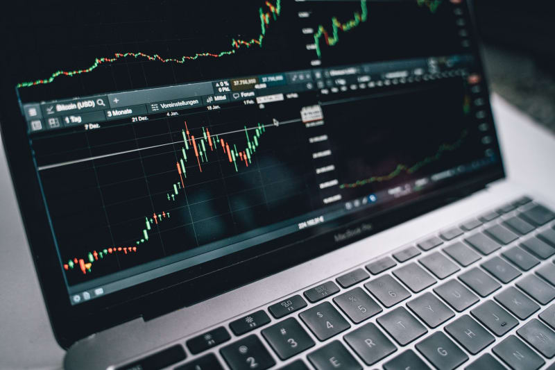 Global AI Hype Deflates: Nasdaq Plunges Amid Mounting Investor Bubble Concerns