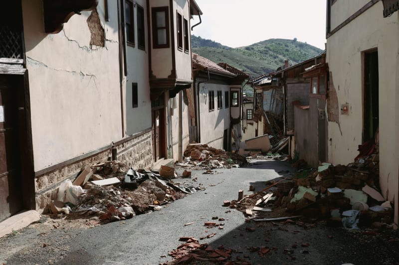 Venezuela Rocked by Twin Earthquakes: Buildings Crumble in Capital