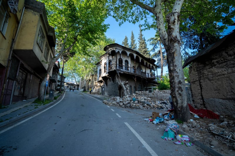 Seismic Jitters: Powerful Aftershock Rattles Venezuela, Deepening Post-Quake Anxiety
