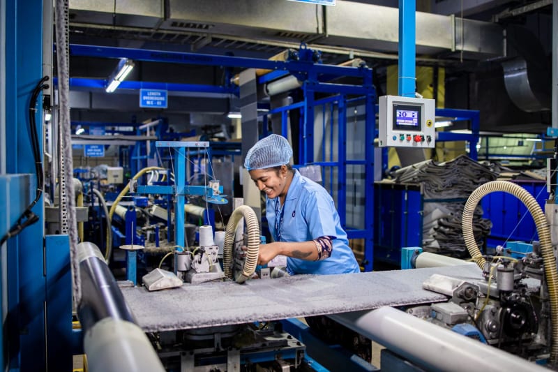 Unwavering Labor Demand Defies Geopolitical Jitters as Job Market Resilience Surprises Economists