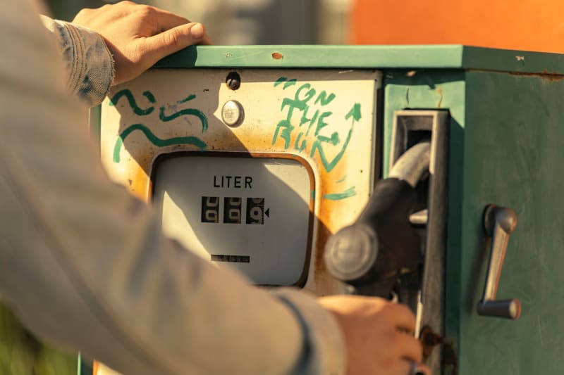 Escalating Economic Strain: Half of US Households Grapple with Soaring Grocery and Gas Costs