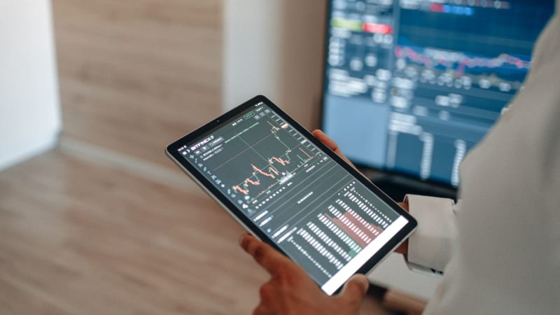 Navigating Market Volatility: Key Economic Indicators Signal Shifting Investment Landscapes