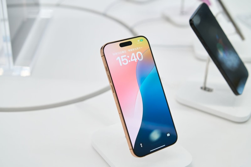 Revolutionary AI Home Hub and Cutting-Edge Foldable Smartphone Redefine Consumer Technology Landscape